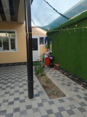 Oq qovoqda hovli sotiladi yangi qurilgan kanalizatsiya. WiFi.