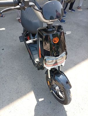 skuter demansh 72 v 20 a 3 oy bo'ldi 5000 km probeg
