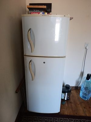 LG xolodilnik sotiladi.