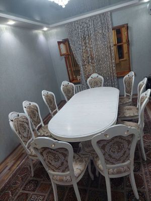 Продаётся комплект из стола и стульев (10)