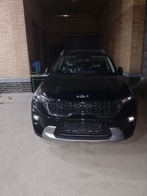 Kia sonet 3 pozitsiyasi oxirgi full yili 2025 Rangi qora yurgani 2600