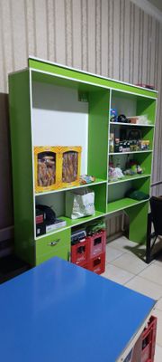 Dukon uchun mebel sotiladi