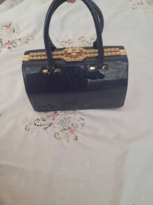 Yangi sumka sotiladi