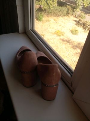 tufli sotiladi arzon narxlarda bir marta kiyilgan