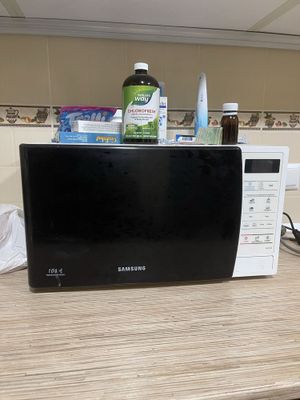 Продаю микроволновую печь Samsung ME731KR