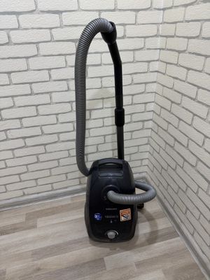 Пылесос SAMSUNG 1800W бу