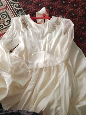 Holati ideal, toʻy libosi uzun