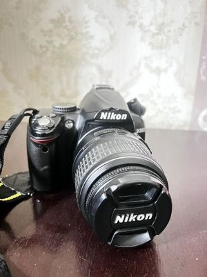 Продаю фотоаппарат Nikon d3000