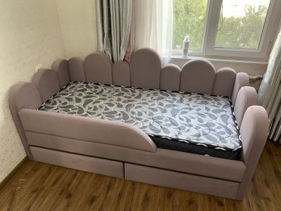 Кровать детская с двумя выдвижными ящиками