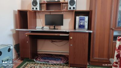 Стол сатылады компютерге арналган.