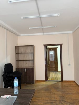 Кабинеты 15м² 30м² стадион Буньёткор метро Мирзо Улукбек без мебели