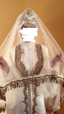 Kelinlar uchun. Fata diadema qoshib beriladi