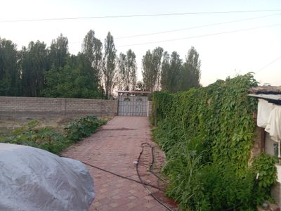 Srochni 24 sotx 2 xonali xamma sharoyitlar bor xovli sotlad