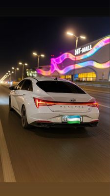 Hyundai Elantra lyuks