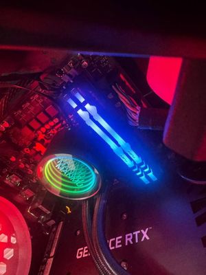 Продам оперативный память DDR 4 Fury 2x16 32 gb 6400 Mhz RGB