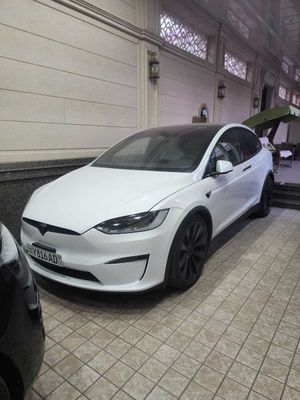 Tesla model X 2024
