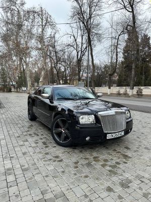 Chrasler 300 sotiladi