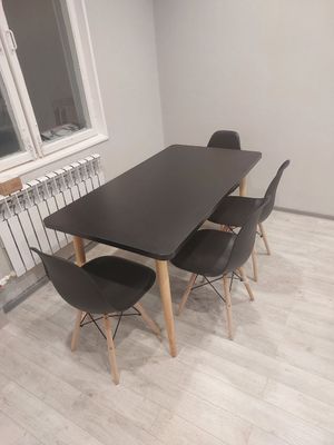 Стол для гостиной и кухни