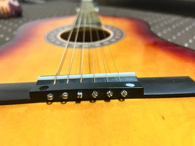 Gitara sotiladi srochno arzon