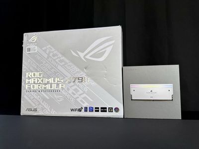 ROG Maximus Z790 Formula | Corsair Cominator Titanium 64GB 6600Hz cl32