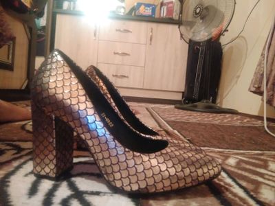 Tofli 35 dan 37 razmergacha tushadi 250.ming