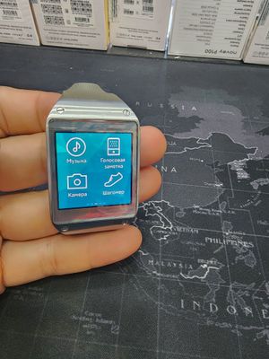 Samsung Gear S soati sotiladi.