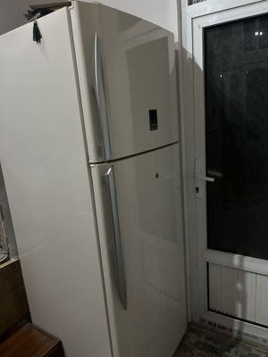 продается холодилник SHARP HYBRID xolodilnik sotiladi