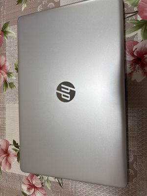 HP ноутбук с коробкой и зарядником