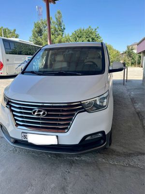 Hundai H1 2019 год выпуска бензин