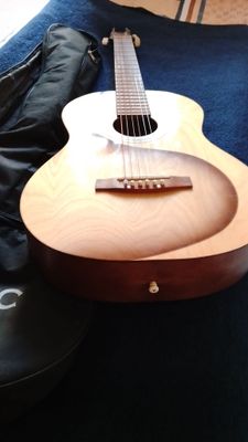 klassik gitara sotiladi