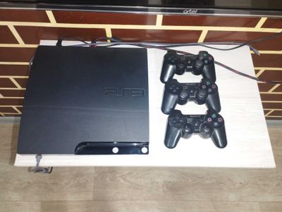 Playstation 3 sotiladi , xolati zo'r , ichida kerakli o'yinlari bilan