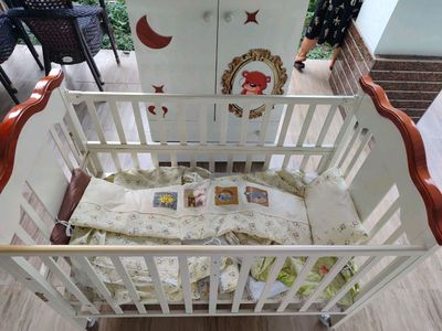 кровать и шкаф детская в отличном состоянии  .