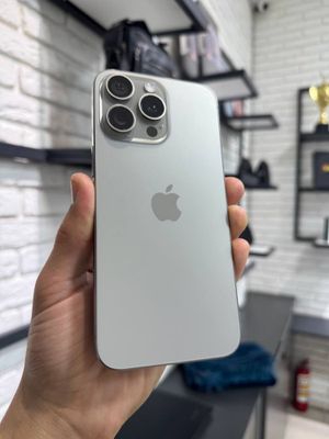 Iphone 15 pro maks natural