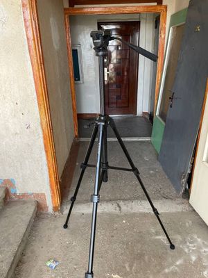 Yunteng 880. Продаётся штатив для камера.