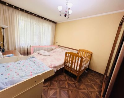 Продается своя 3-х комнатная квартира в центре