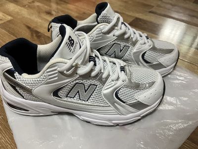 Женские кроссовки New Balance, на ногу 40 размера.