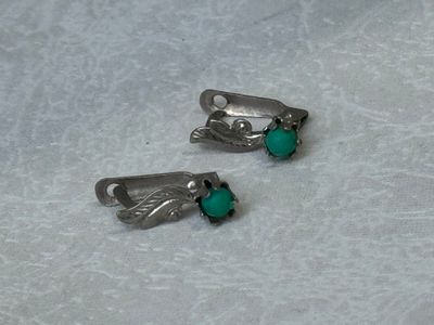 Серебряные сережки и комплект 925 пробы.