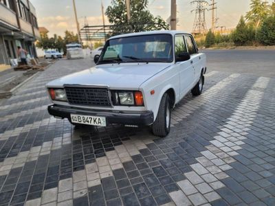 Lada 2107 sotiladi