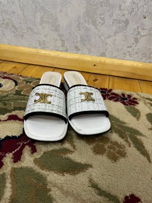 Holati yangi bir marta ham kiyilmagan
