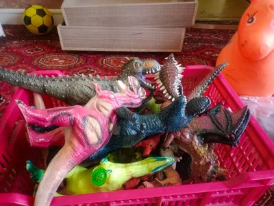 Dinozavr oyinchoqlar