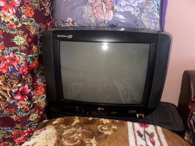 Televizorlar sotiladi 250ming iktasi