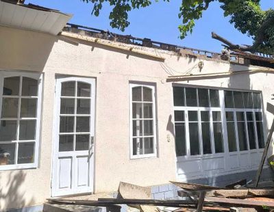 Эшик ва ромлар бор