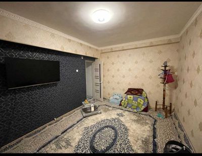 Шимолий кичик даха 11 домда 2 хонали 40 кв ли квартира сотилади.
