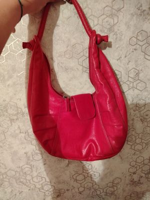 Продаю женскую сумку в отличном состоянии кожаная