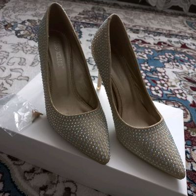 yengi kiyilmagan tufli 36 razmer 100.000