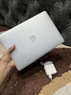 Macbook Air 2017 A1466 madel