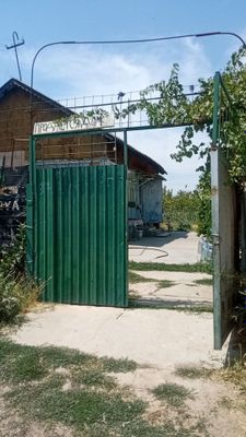 продаю участок с домом 6соток