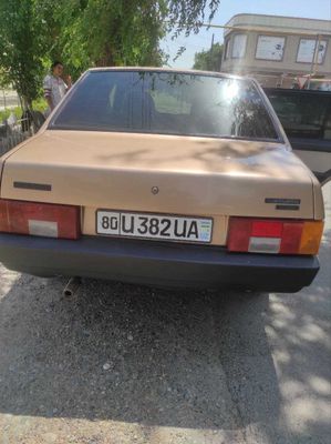 Avtomashina VAZ 21099 sotiladi