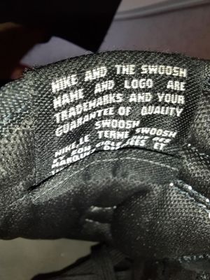 42 o'lchamli Nike krossovkalari