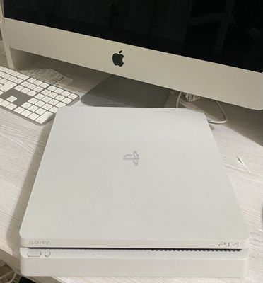 PlayStation 4 Slim sotiladi 265$ kami bor